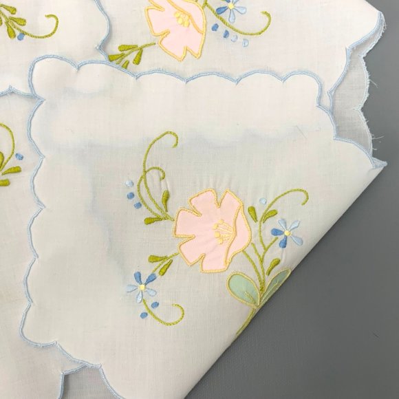 Vintage Bread Busket Napkin Hand Embroidered Flowers - Picture 2 of 16